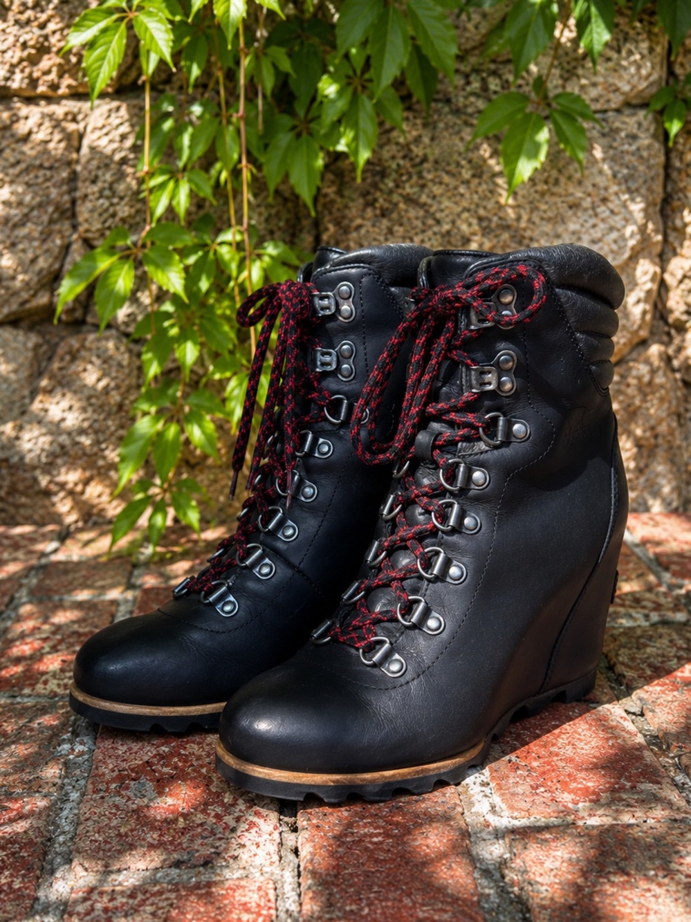 SOREL Outdoor Heritage Joan of Arctic Black Leather Hidden Wedge Lace Up Boots 7